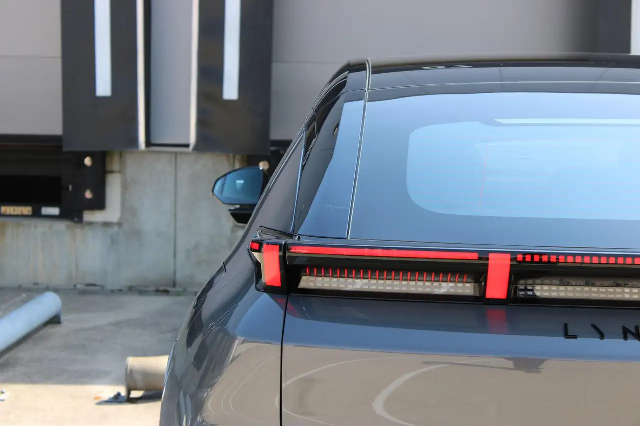 Lynk & Co 02
