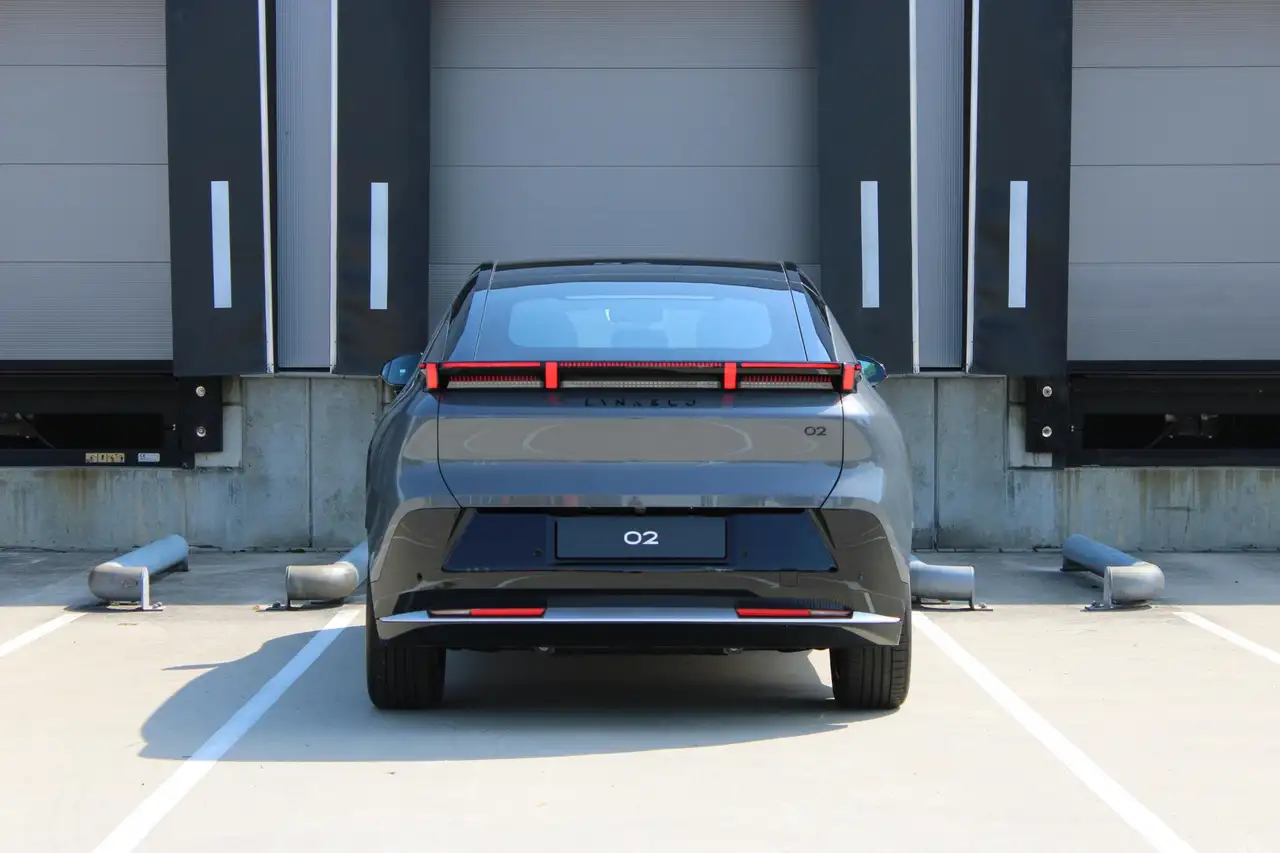 Lynk & Co 02
