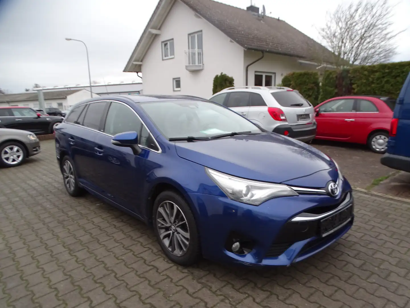Toyota Avensis 2,0 D Klima, Navi Blau - 1