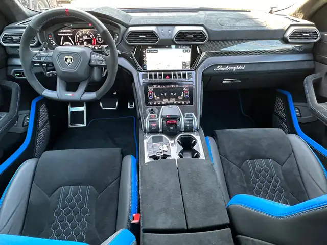 Lamborghini Urus view 8