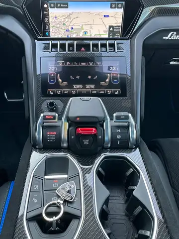 Lamborghini Urus view 10
