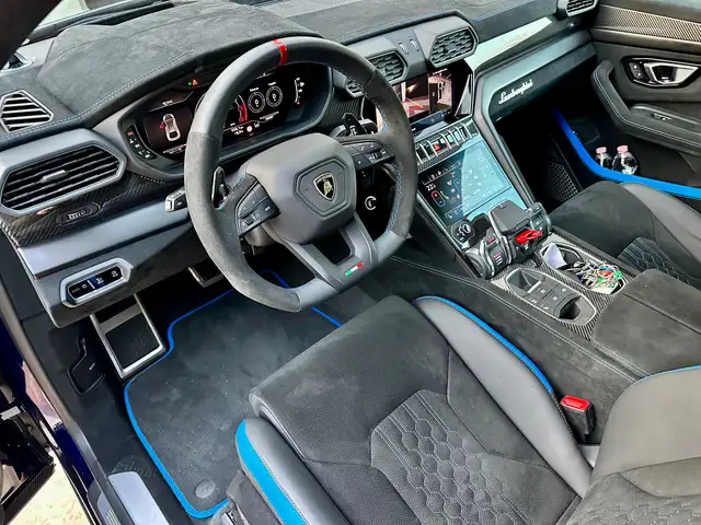 Lamborghini Urus view 7