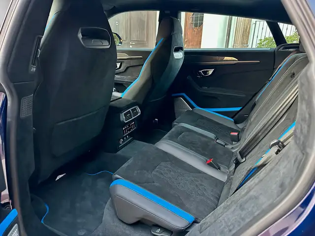 Lamborghini Urus view 9