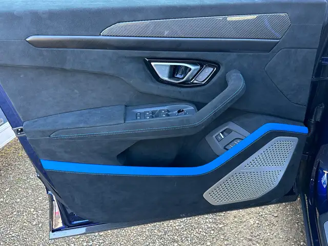 Lamborghini Urus view 12