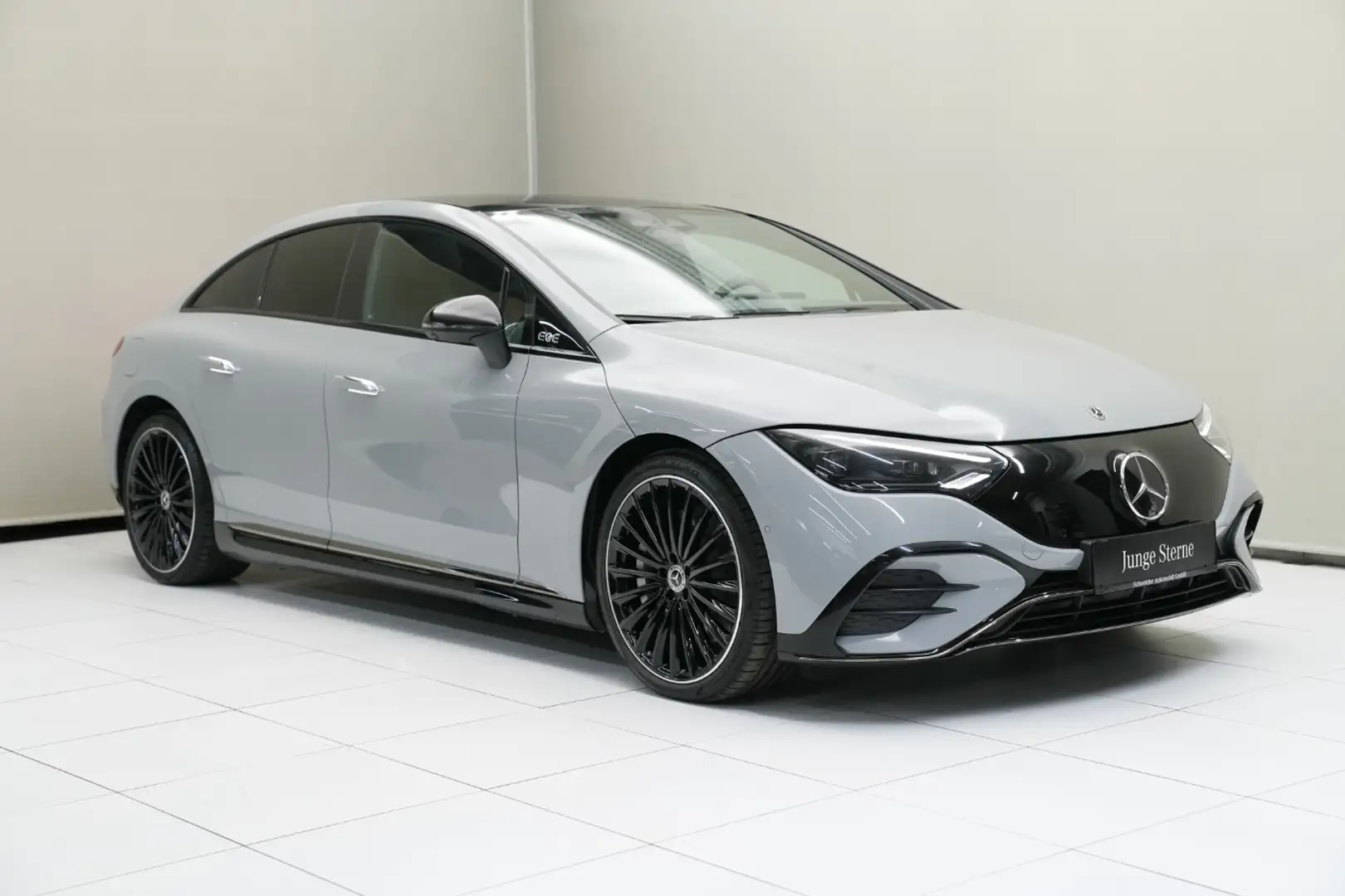 Mercedes-Benz EQE 350 4MATIC Österreich Edition Pano HUD WPumpe Grau - 2