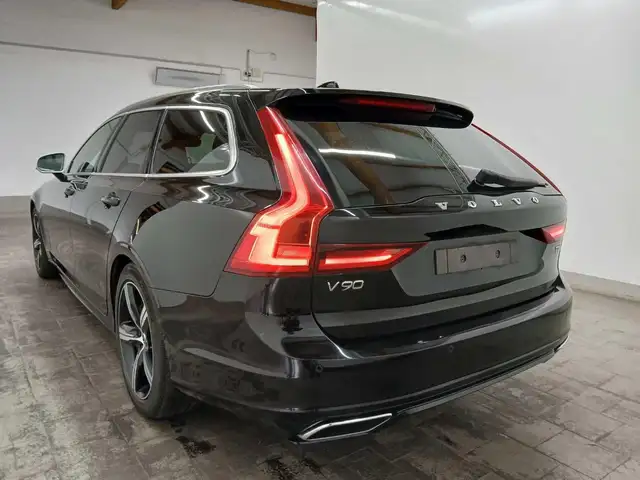 Volvo V90 view 4