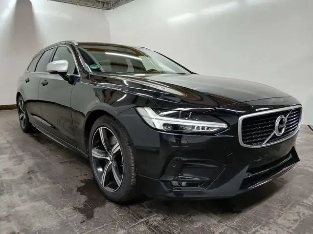 Volvo V90 view 3