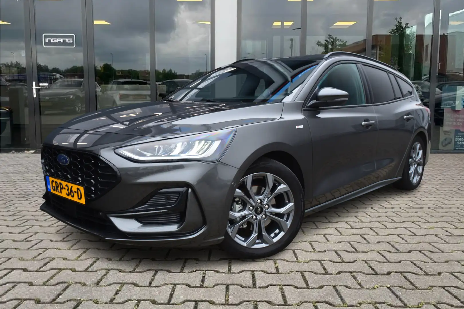 Ford Focus Wagon 1.0 EcoBoost Hybrid ST Line X | ACC | Camera Grijs - 1