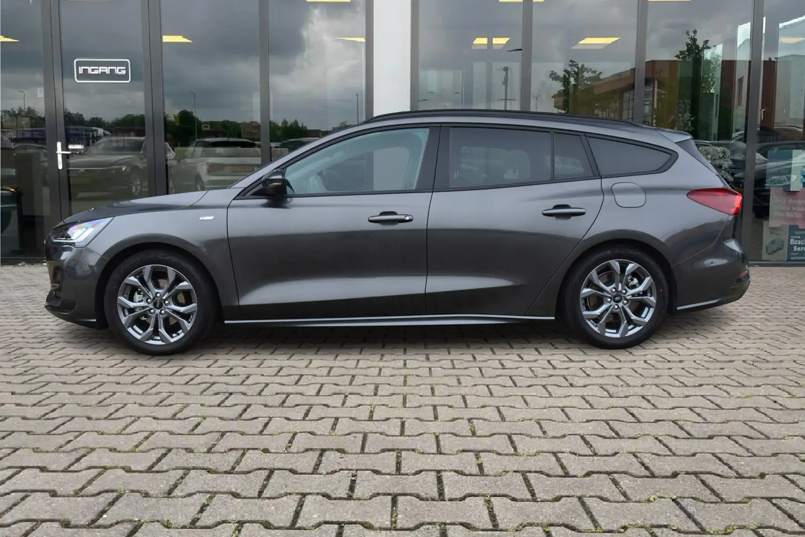 Ford Focus Wagon 1.0 EcoBoost Hybrid ST Line X | ACC | Camera Grijs - 2