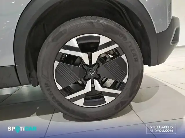 Peugeot 2008 view 11