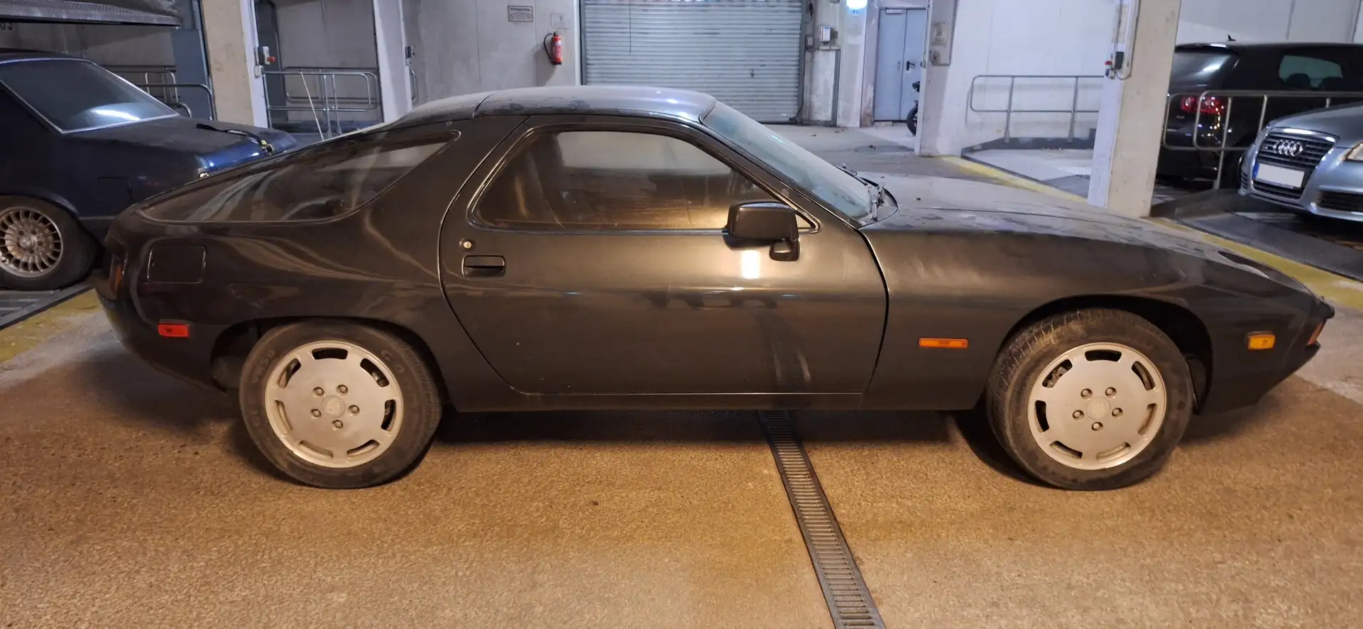 Porsche 928 Schwarz - 2