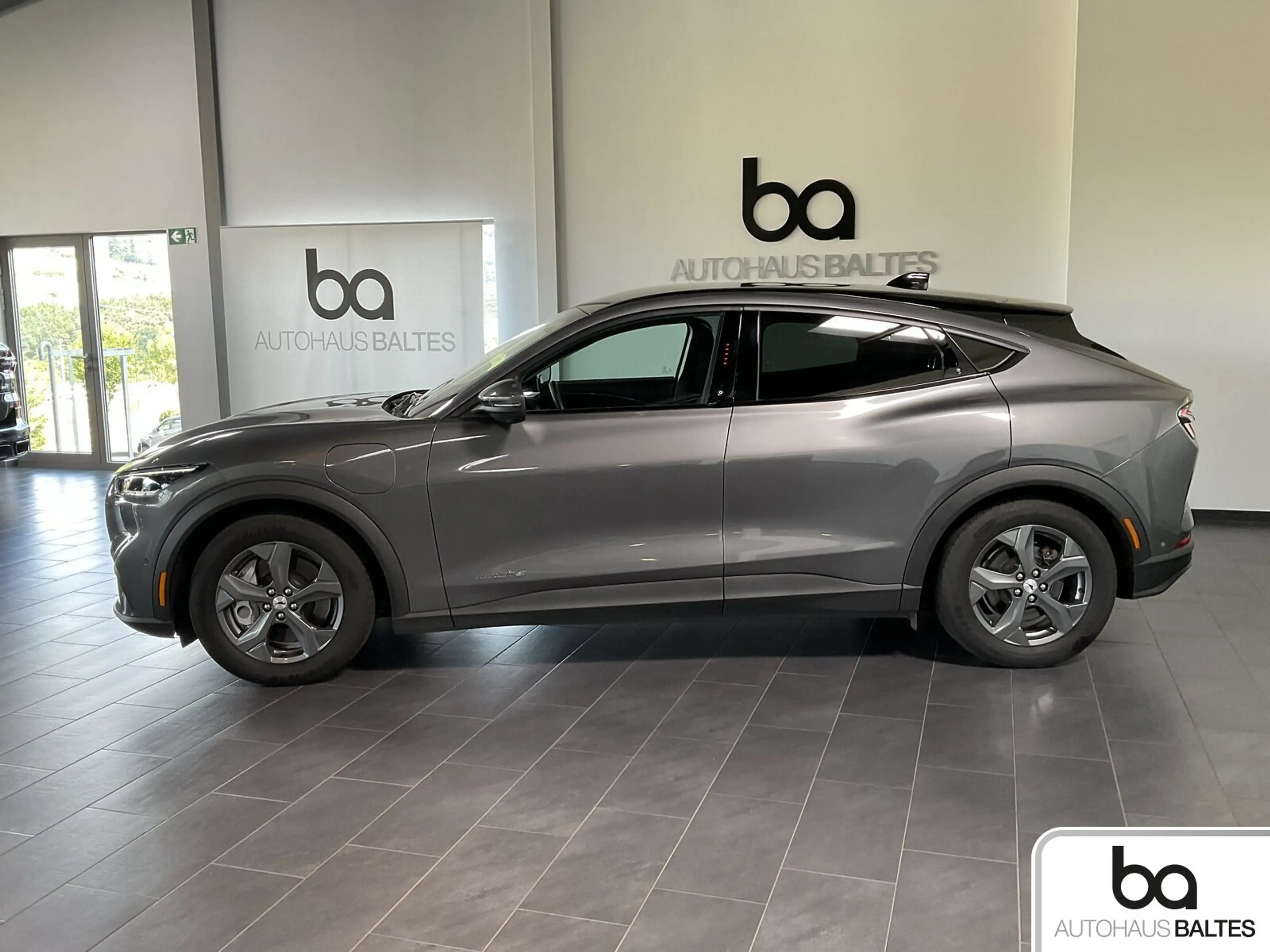Ford Mustang Mach-E Mustang MACH-E Pano/LED/Navi/360°/B&O — photo 3