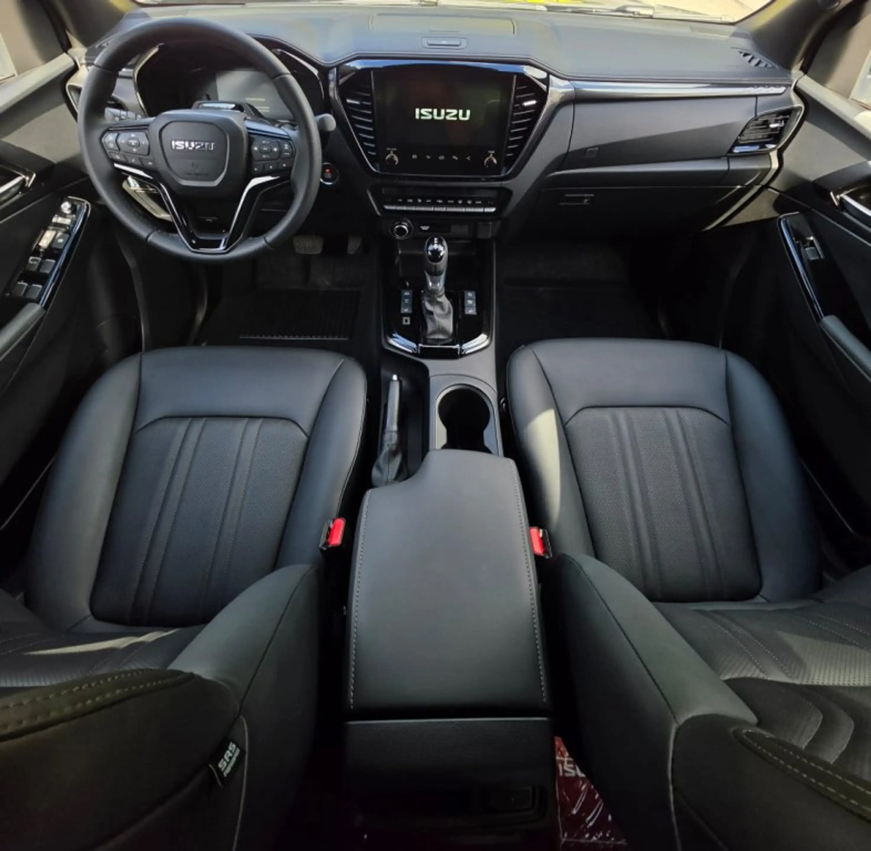 Isuzu D-Max 2,2 Double Cab V-Cross 4WD AT — photo 7