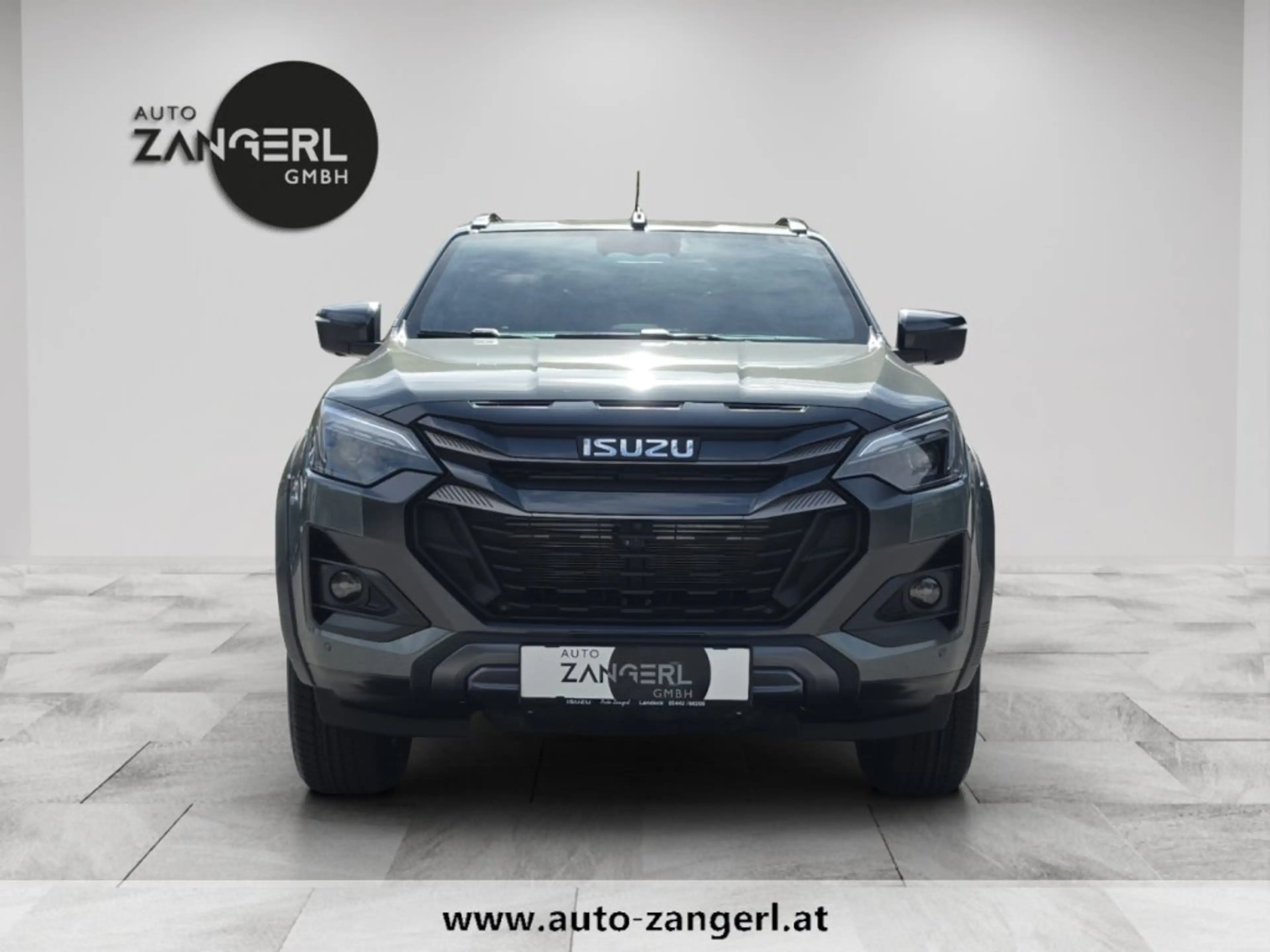 Isuzu D-Max 2,2 Double Cab V-Cross 4WD AT — photo 2