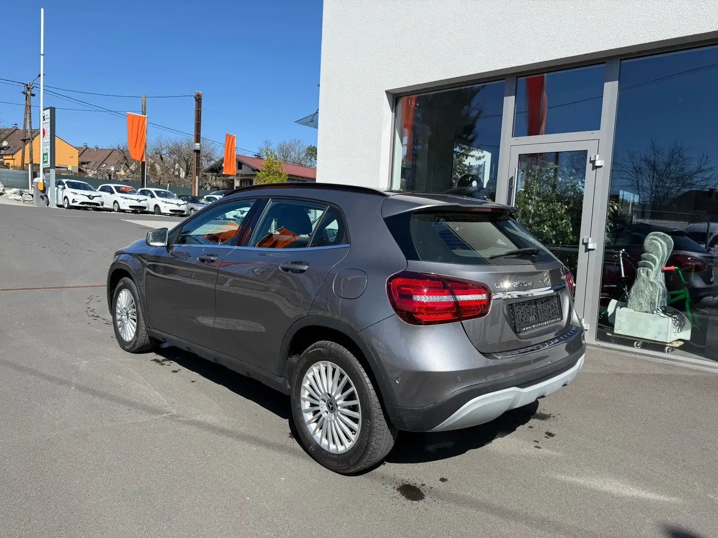 Mercedes-Benz GLA 200 d 4MATIC Aut. LED NAVI TEILLEDER AHK Gris - 2