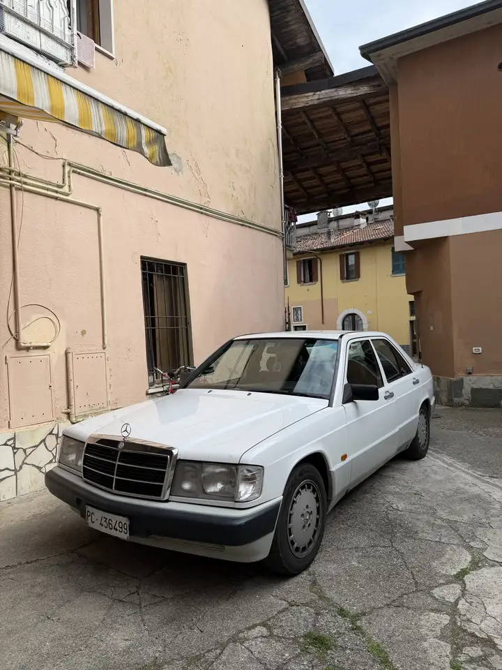 Mercedes-Benz 190 2.0 E 122cv, foto 1