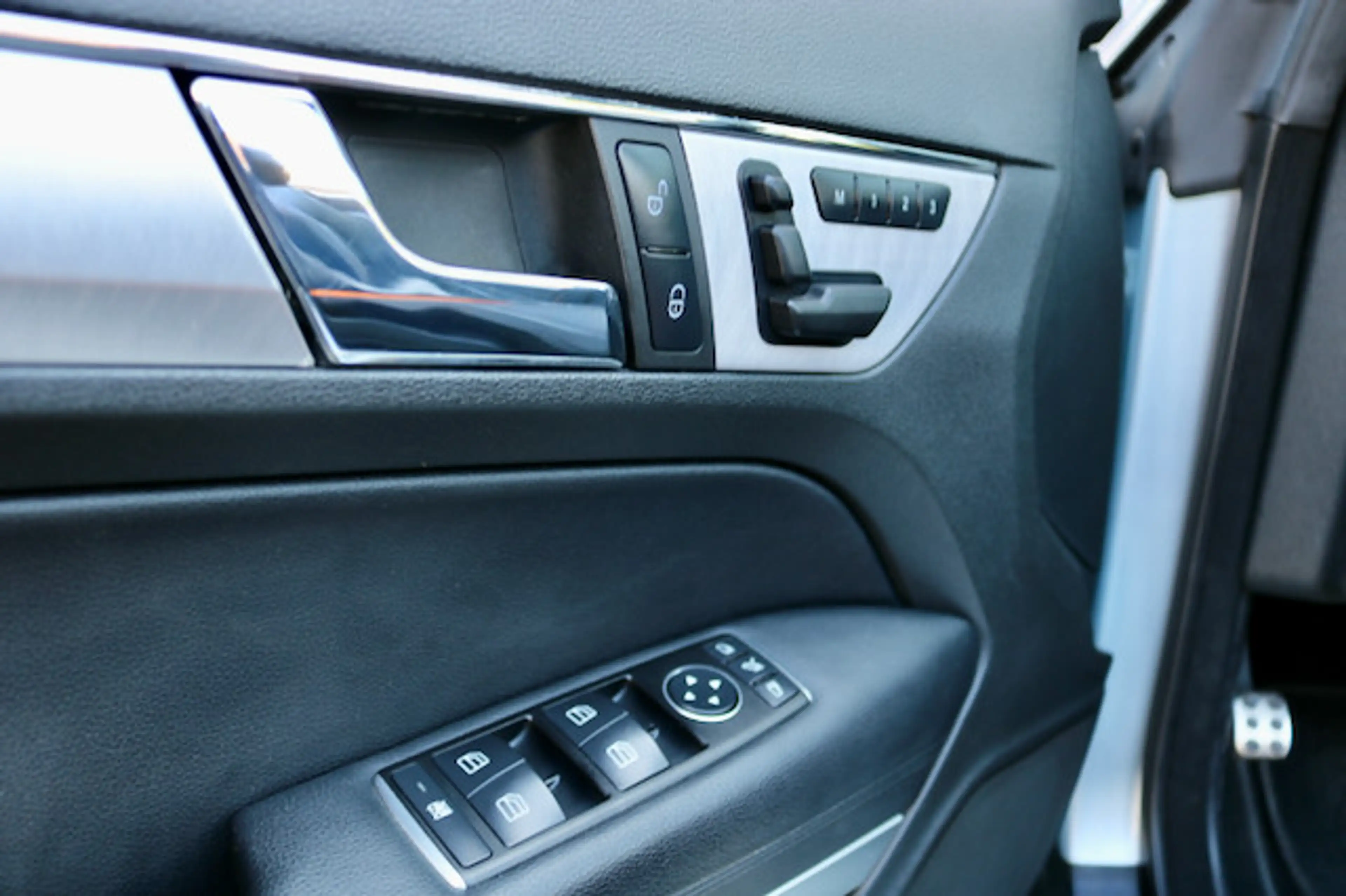 Mercedes-Benz E 250 Cabrio CGI AMG Line |Leder|Led|Memory — photo 15
