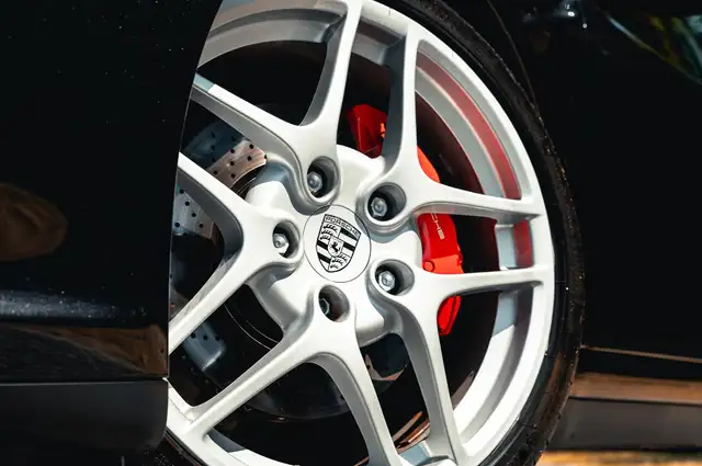 Porsche 911 view 25