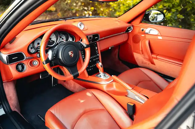 Porsche 911 view 16