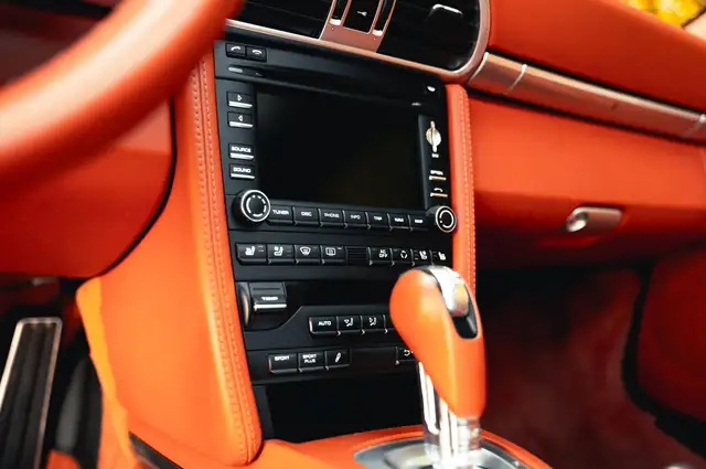 Porsche 911 view 13