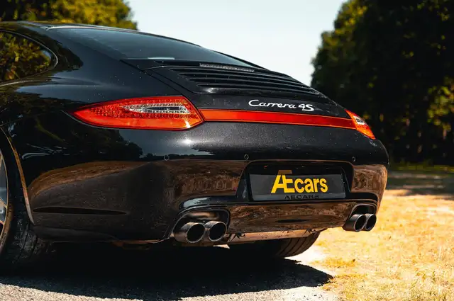 Porsche 911 view 21