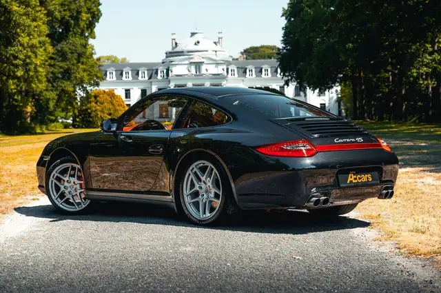 Porsche 911 view 2