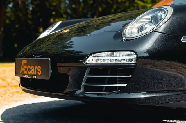 Porsche 911 view 22