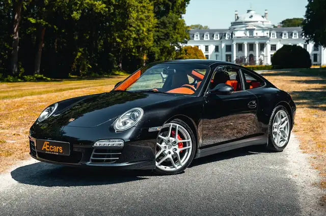 Porsche 911 view 3