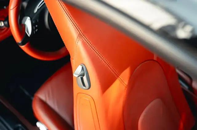 Porsche 911 view 7