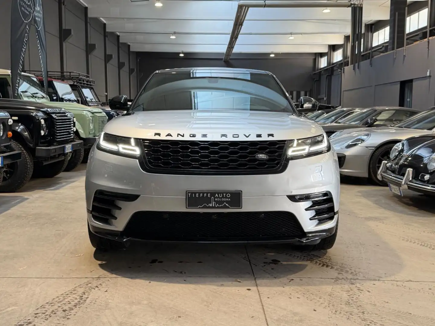 Land Rover Range Rover Velar 3.0 V6 SD6 300 CV R-Dynamic SE Silber - 2