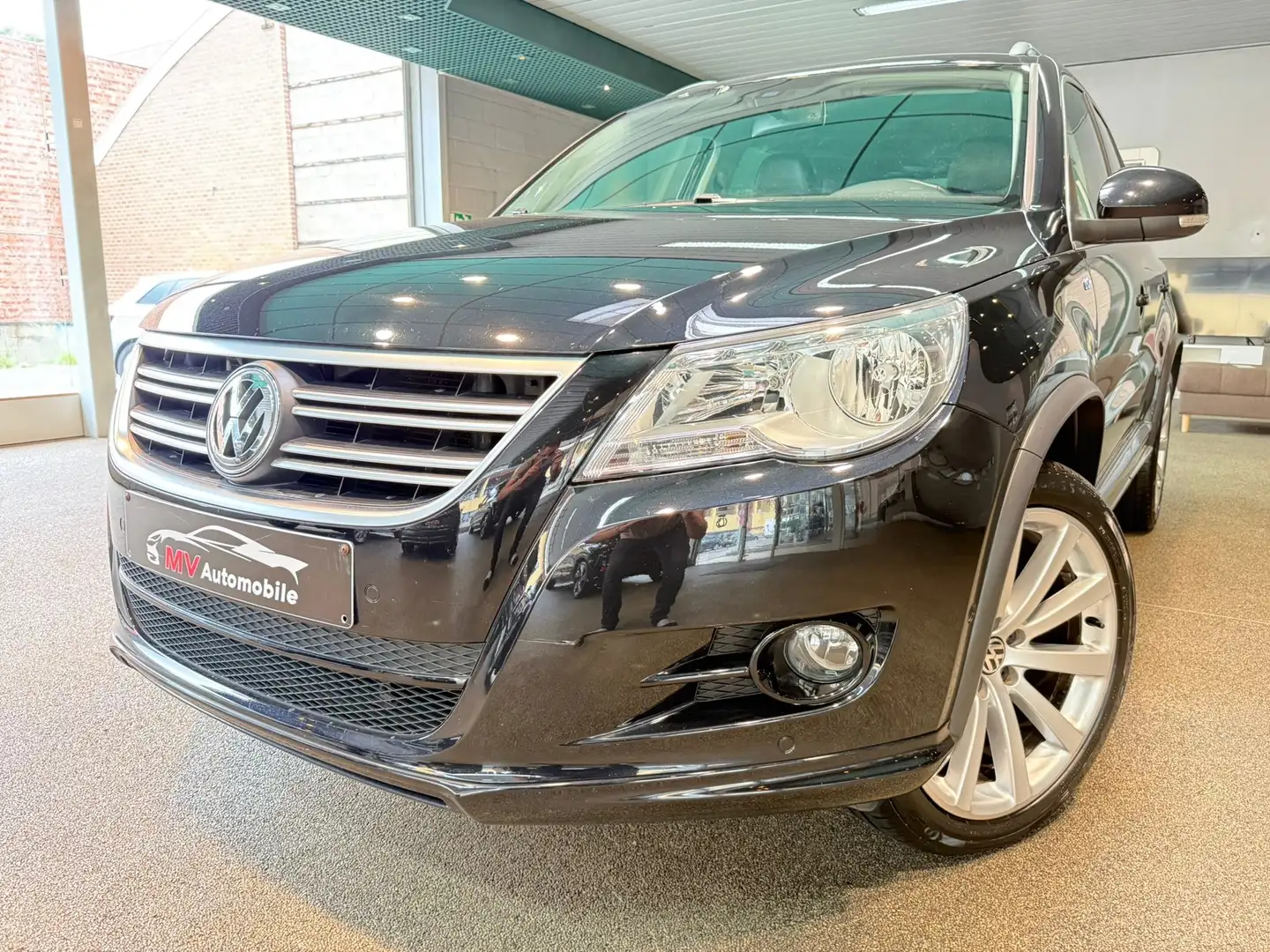 Volkswagen Tiguan 1.4 TSI R line * Cuir * Navi * Caméra * Clim Zwart - 1