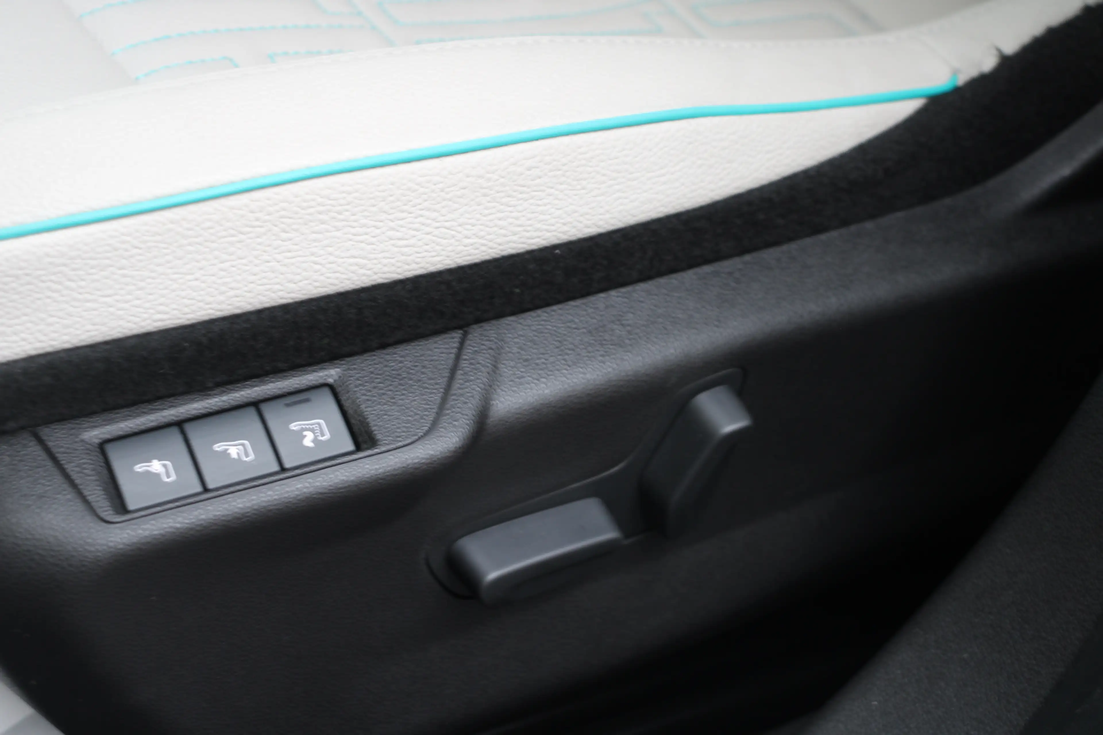 Fiat 600 1.2 Hybrid La Prima — photo 23