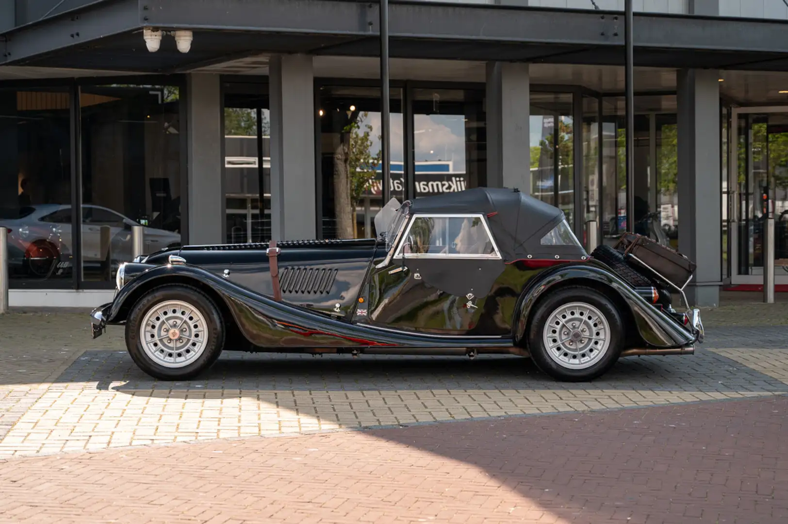 Morgan Plus 8 3.9 V8 Schwarz - 2