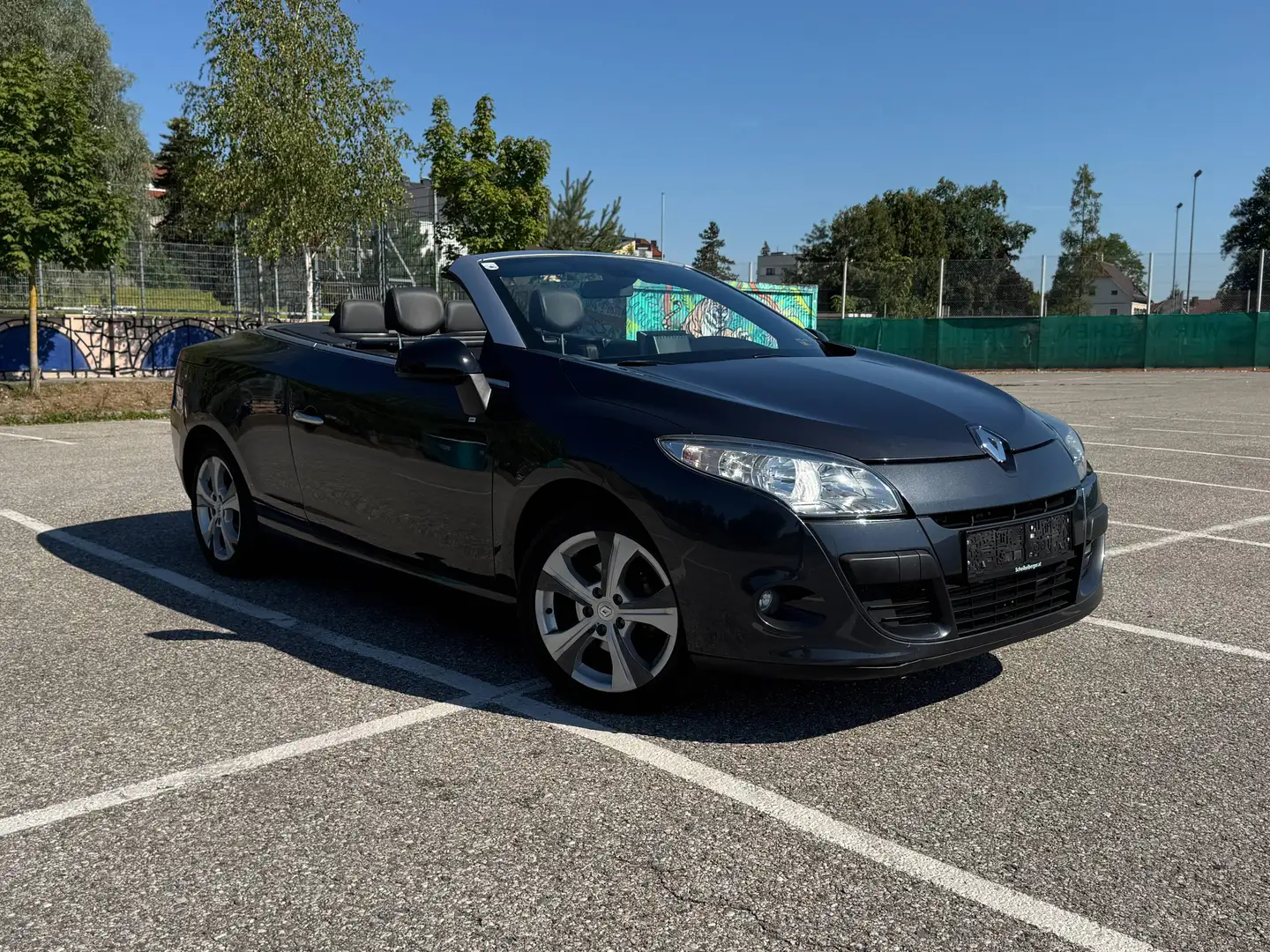 Renault Megane TCe 130 Cabriolet Dynamique Luxe Grau - 1