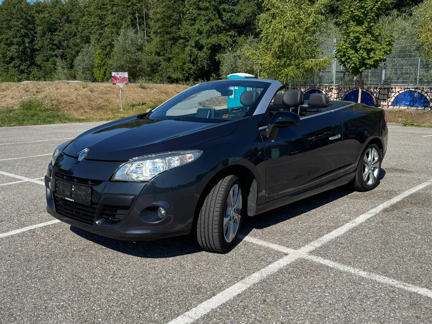 Renault Megane TCe 130 Cabriolet Dynamique Luxe Grau - 2