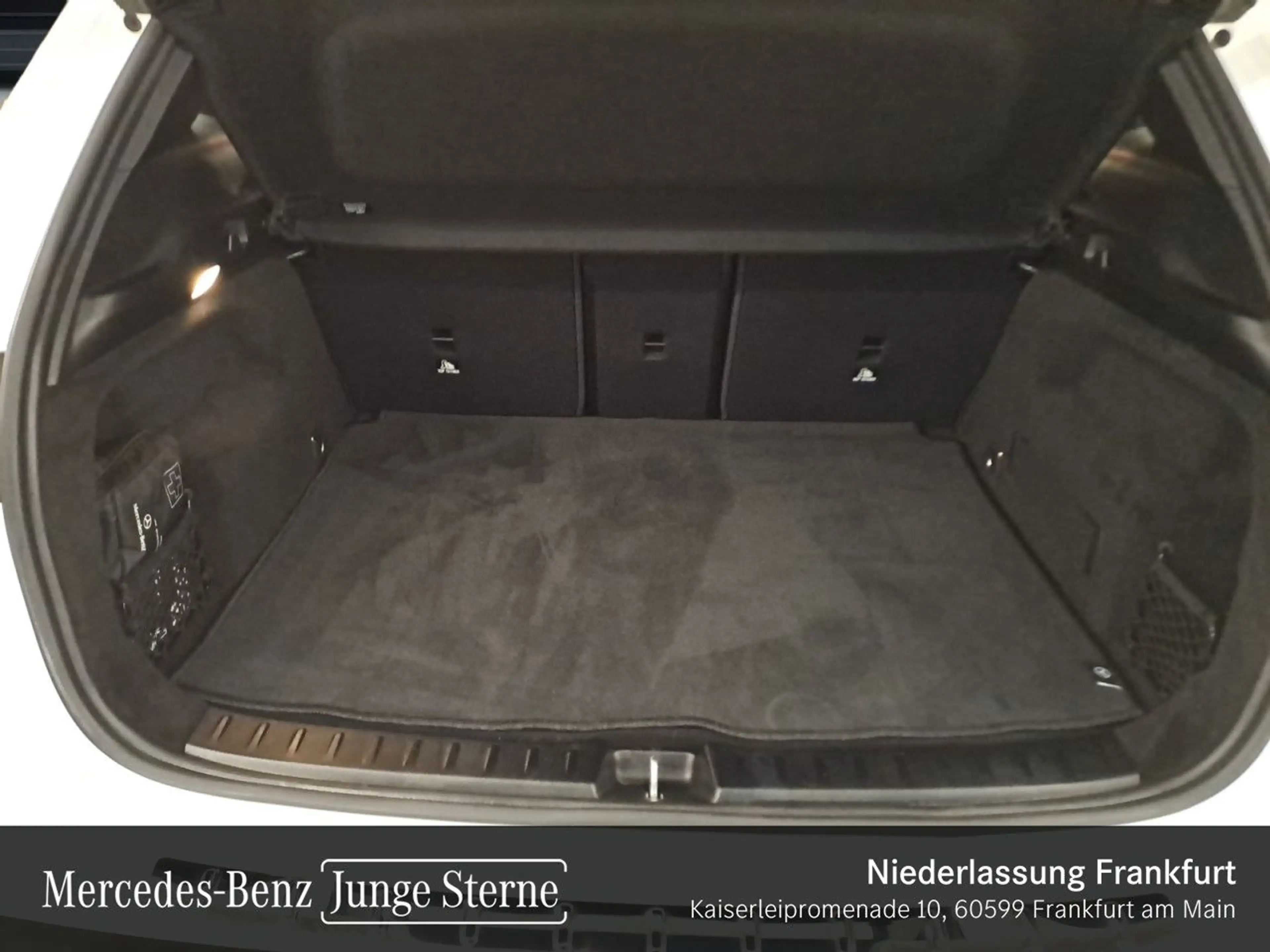 Mercedes-Benz EQA 300 4M PROG+ADVANCED+AHK+KAMERA+MEMORY+SPUR — photo 8