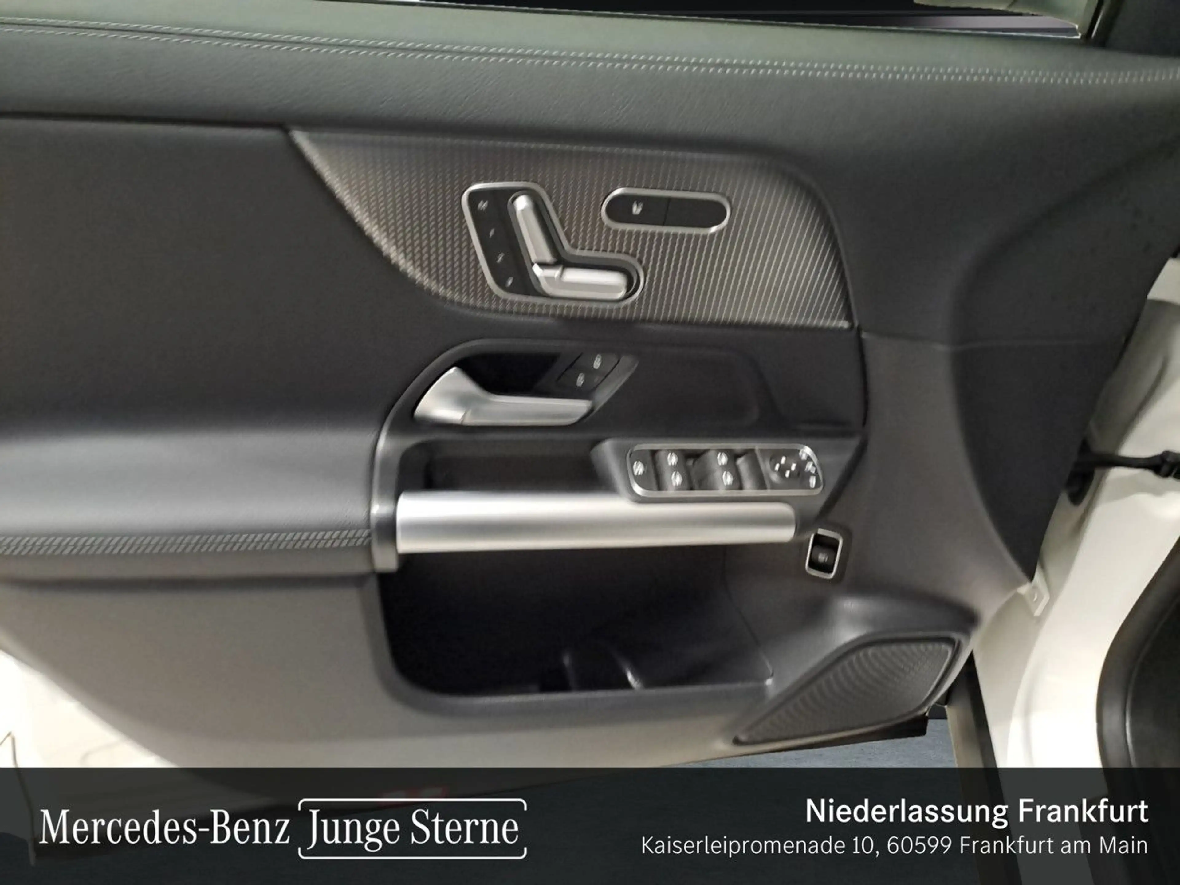 Mercedes-Benz EQA 300 4M PROG+ADVANCED+AHK+KAMERA+MEMORY+SPUR — photo 13