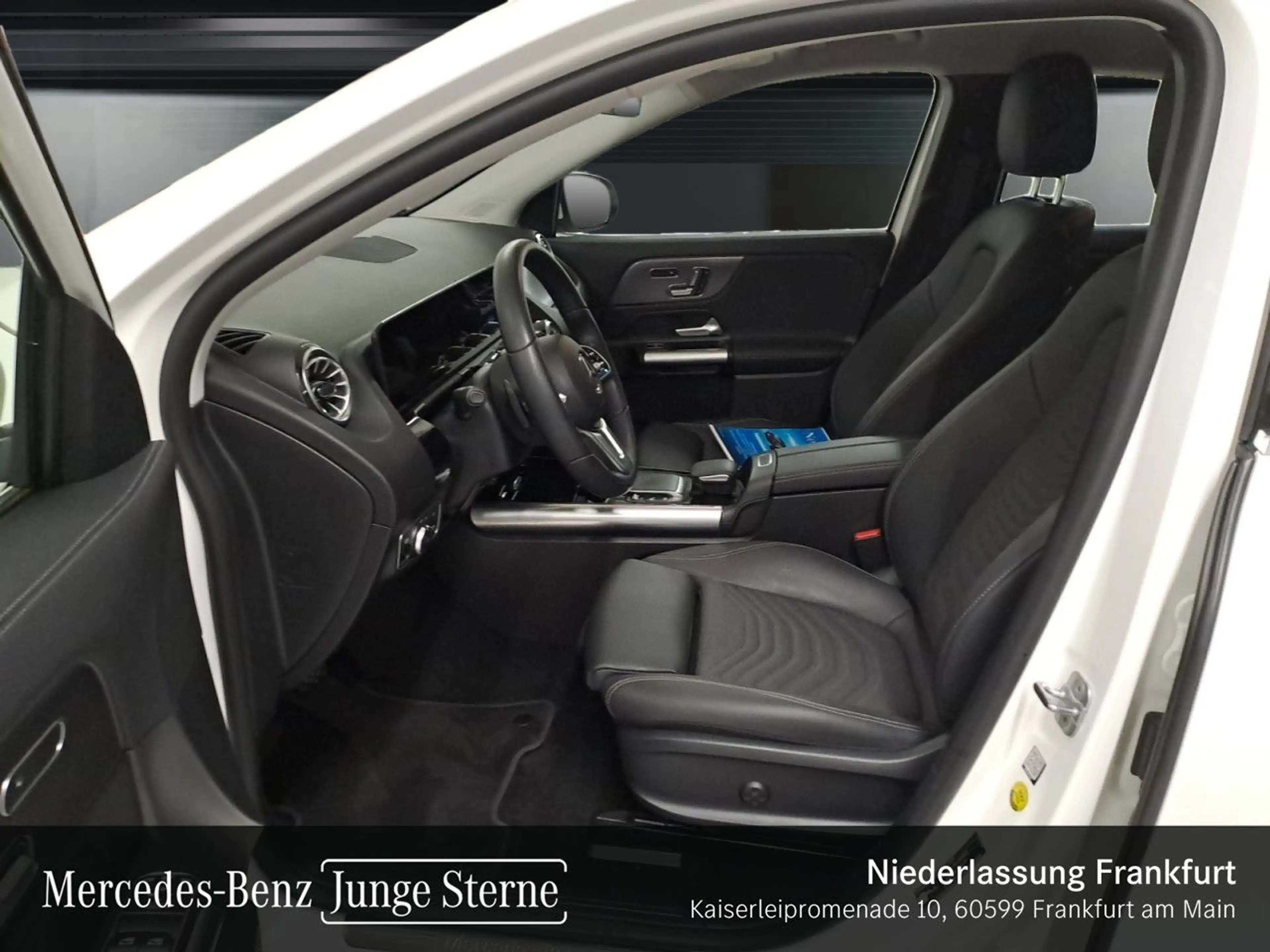 Mercedes-Benz EQA 300 4M PROG+ADVANCED+AHK+KAMERA+MEMORY+SPUR — photo 12