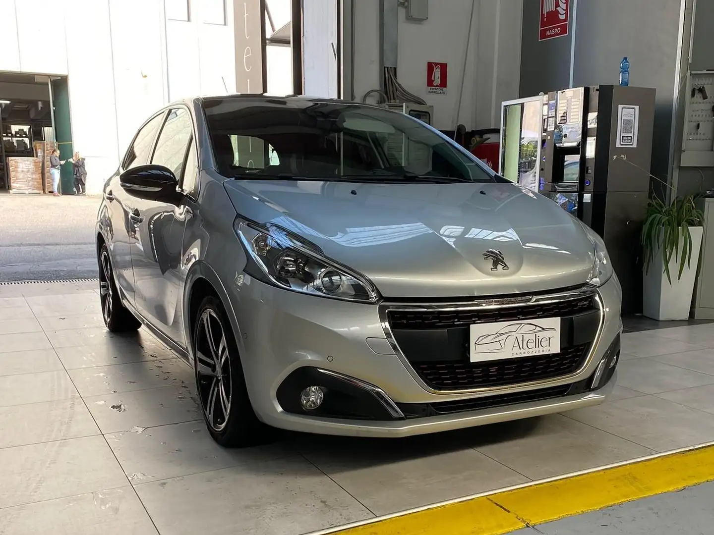 Peugeot 208 208 I 2015 3p 1.2 puretech t GT Line s Argent - 1