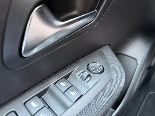 Peugeot 208 view 30