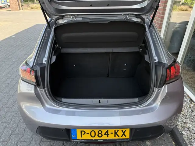 Peugeot 208 view 6