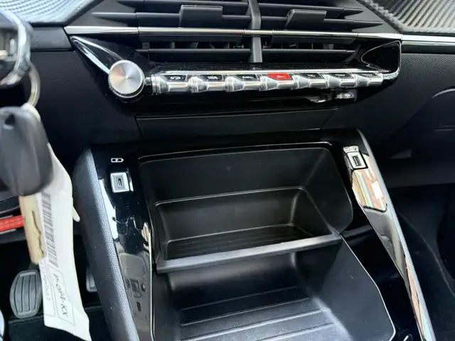 Peugeot 208 view 22