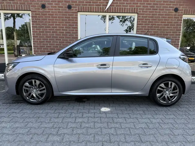 Peugeot 208 view 2