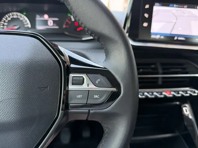 Peugeot 208 view 23