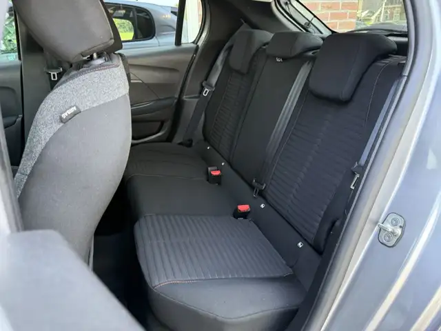 Peugeot 208 view 5
