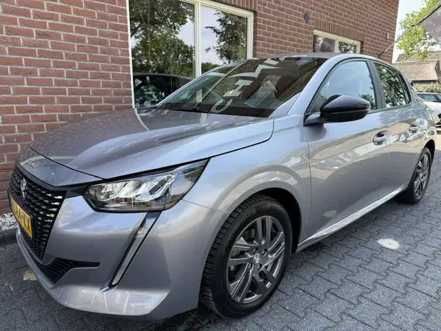 Peugeot 208 view 9