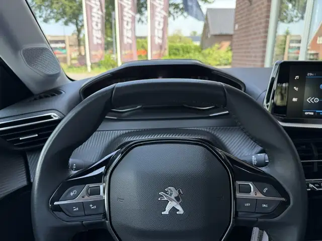 Peugeot 208 view 13