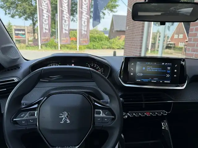 Peugeot 208 view 14