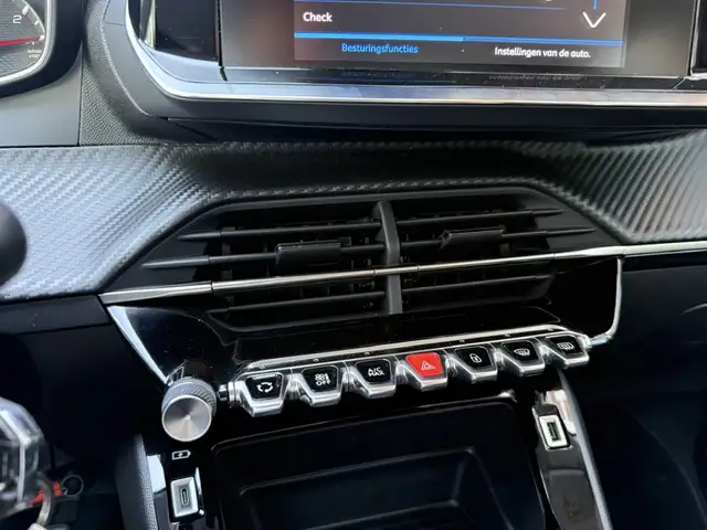 Peugeot 208 view 21