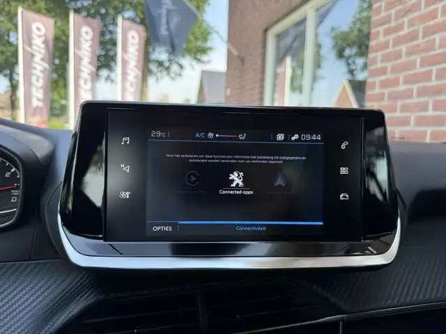 Peugeot 208 view 19